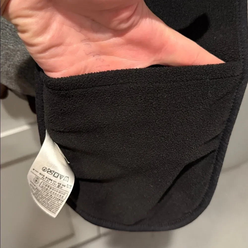 Gray and black kids Gap scarf 🧣